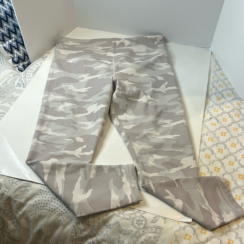 Athleta elation 7/8 women’s tight 🤍